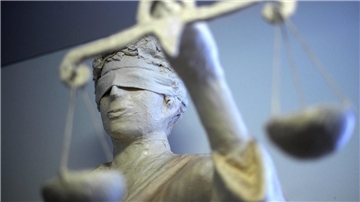 Justitia braucht Unterstützung von Ehrenamtlichen. Deshalb werden jetzt neue Schöffinnen und Schöffen gesucht - auch aus der Gemeinde Butjadingen.