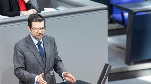 Buschmann: Lieferkettengesetz hat zu große Risiken Justizminister Marco Buschmann (FDP) will dem Lieferkettengesetzt der EU nicht zustimmen.
