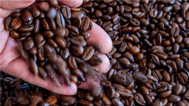 Marktforscher: Kaffee verliert junge Käufer Kaffee erreicht nicht mehr so viele Käufer wie früher. (Symbolbild)