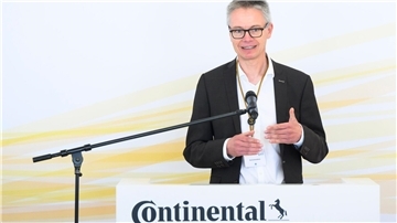Kai Schiefelbein, Geschäftsführer Stiebel Eltron, spricht bei der Eröffnung des Bildungsinstituts Continental Institut für Technologie und Transformation (CITT) im Continental-Werk Gifhorn.