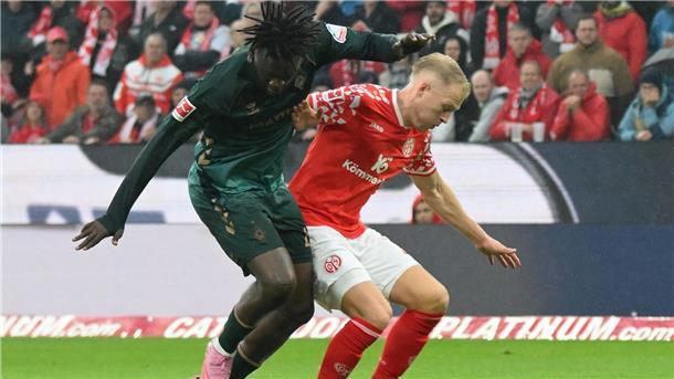 Mainz nach spätem Schock wieder ohne Sieg: 1:1 gegen Bremen Kam gegen den FSV Mainz 05 nicht zur Geltung: Werder-Stürmer Victor Boniface (l).