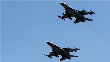 Kampfflugzeuge vom Typ F-16 der polnischen Luftwaffe bei einer NATO-Militärübung in Litauen.