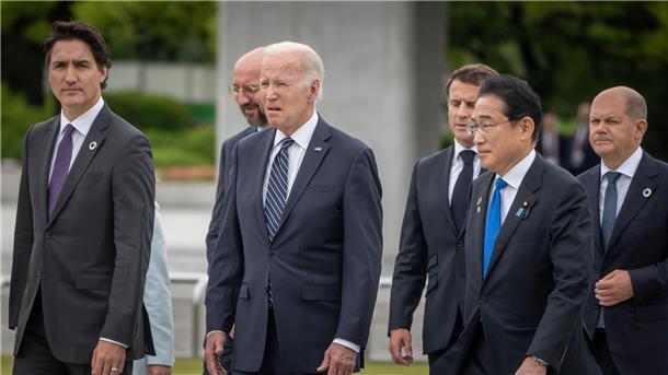 G7 verstärkt Druck auf Russland - Selenskyj wird erwartet Kanadas Premier Justin Trudeau EU-Ratspräsident Charles Michel, US-Präsident Joe Biden, Frankreichs Präsident Emmanuel Macron, Japans Premier Fumio Kishida und Bundeskanzler Olaf Scholz (v.l.n.r.).