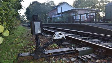 Kann die Bahnstrecke zwischen Bremerhaven und Bederkesa tatsächlich wiederbelebt werden? Der Kreis gibt erst mal ein Gutachten in Auftrag.