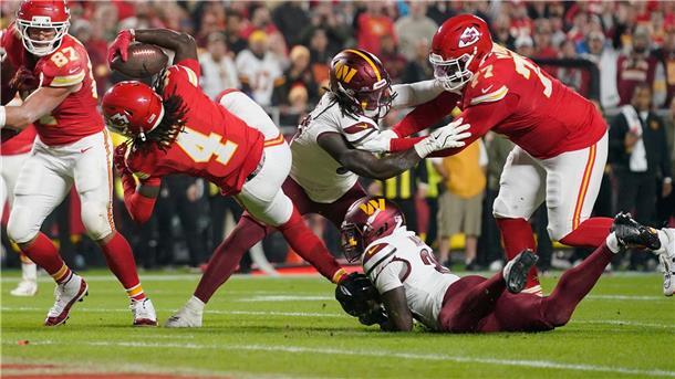 Bilder des Tages Kansas City Chiefs - Washington Commanders: Chiefs-Star Rice knapp an der Endzone