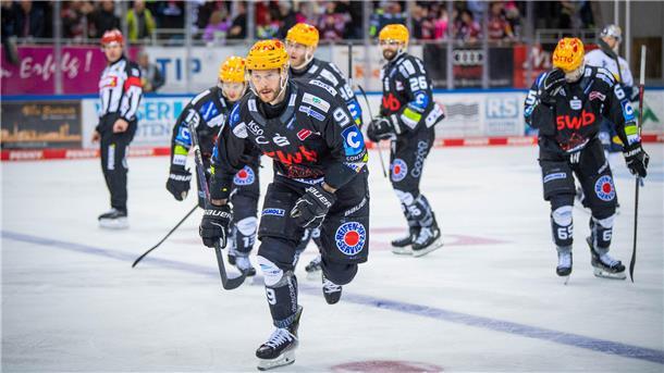 Traumstart ins Halbfinale: Pinguins schlagen München mit 3:0 Kapitän Jan Urbas erzielte das erste Tor für die Pinguins im Halbfinale.