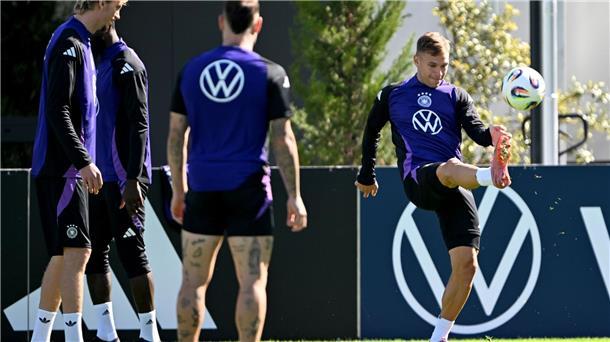 Trikot, Ticket, Titel: Nagelsmann zündet nächste WM-Stufe Kapitän Kimmich (r.) ist auf dem Weg zur WM besonders gefordert.