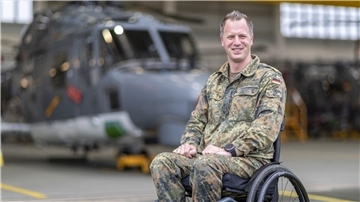 Kapitänleutnant Jörg Hinrichs sitzt nach einem Unfall vor zwei Jahren im Rollstuhl. Am nächsten Wochenende wird der 41-Jährige beim Bike Navy in Nordholz am Start sein.