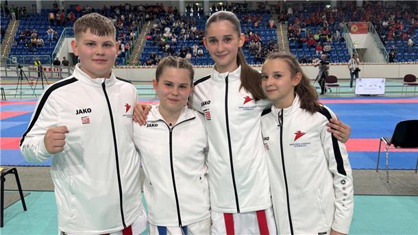 Karate als Familiensache: Die Nippon-Talente (von links) Maxim und Dana Haak sowie Ajla und Dalia Zahirovic haben bei der DM Medaillen erkämpft.