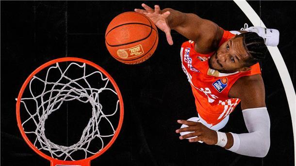 FC Bayern und Ulm vor Einzug ins Basketball-Finale Karim Jallow und die Ulmer Basketballer stehen in den Playoffs kurz vor dem Finaleinzug.