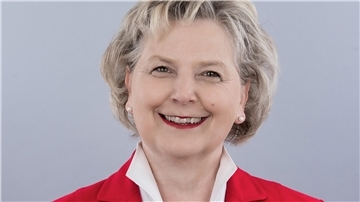 Frau in einem roten Jackett, Karin Logemann