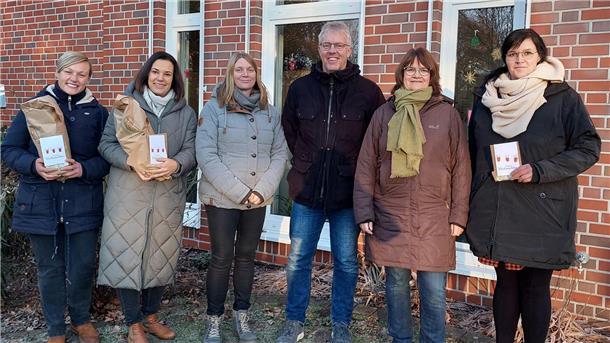 Karina Lühmann, Stephanie Martens, Daniela Werner, Helmut Winkelmann, Andrea Brandt und Mandy Holsten (es fehlt Christin Enghard) freuen sich über die gelungene Zusammenarbeit zwischen Förderverein und Grundschule.