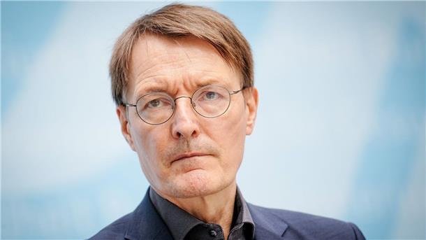 Lauterbach und Drosten warnen vor Corona-„Umdeutungen“ Karl Lauterbach (SPD), Bundesminister für Gesundheit, blickt kritisch zurück auf so manche Corona-Maßnahme.