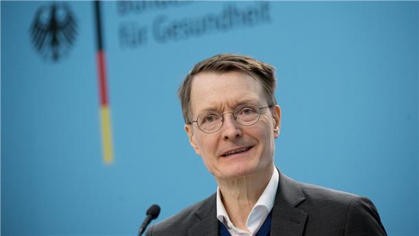 Karl Lauterbach (SPD) übernahm den Kampf gegen Corona von Amtsvorgänger Jens Spahn (CDU).