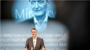 Karl Lauterbach: „Uns fehlen ja 5000 Studienplätze pro Jahr. So ist es ja gekommen, dass wir in den nächsten zehn Jahren insgesamt 50.000 Ärzte zu wenig haben.“