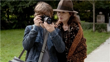 Karla (Iris Berben) und Phil (Claude Heinrich) haben eine besondere Verbindung.