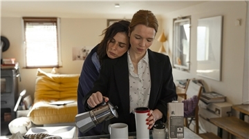Karoline Herfurth (vorne) und Nora Tschirner im Kinofilm „Wunderschöner“.