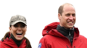 Kate und William halten sich an ihrem Hochzeitstag in Wales auf.