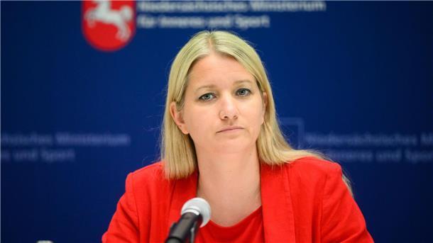Justizministerin: Mit-Mutterschaft für lesbische Ehepaare Kathrin Wahlmann (SPD), Justizministerin Niedersachsen.