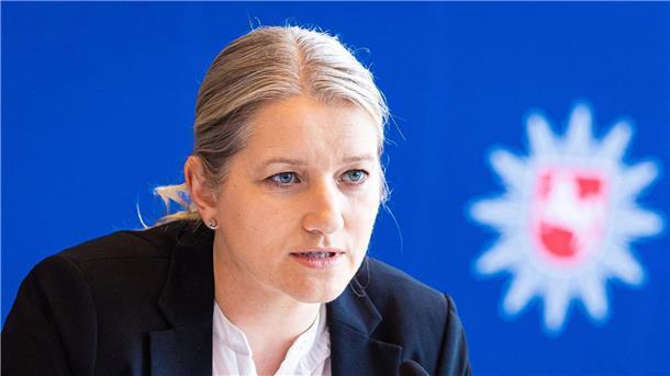 Beratung über Stärkung des Bundesverfassungsgerichts Kathrin Wahlmann (SPD), Justizministerin von Niedersachsen, spricht auf einer Pressekonferenz.