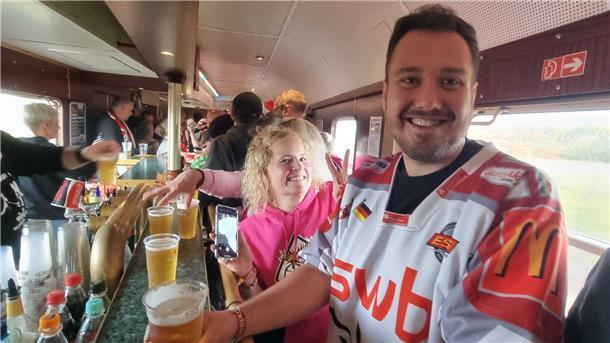 Katrin und Leon sind Arbeitskollegen und haben ihren freien Tag bestens geplant. Leon hat sich erst gestern kurzfristig entschlossen, mitzufahren. Absolut richtige Entscheidung!