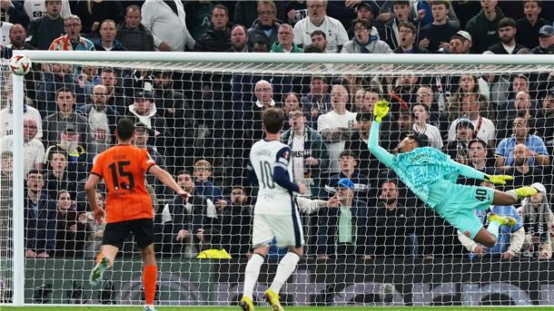 „Weltklasse“ von Kauã Santos: Frankfurt und die Trapp-Frage Kauã Santos stand während des Viertelfinal-Hinspiels mehrfach im Mittelpunkt.