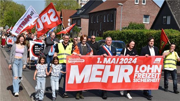 Demonstrationszug am 1. Mai in Nordenham