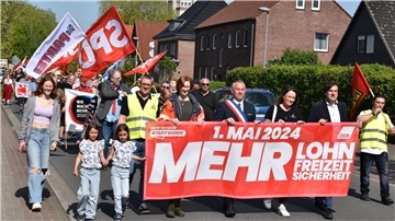 Demonstrationszug am 1. Mai in Nordenham