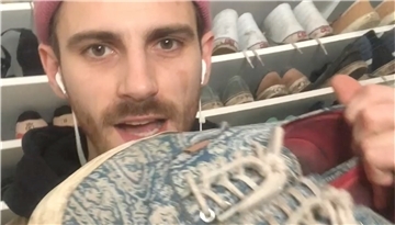 Kein zweites Leben gab es für diese Vans von Fynn Kliemann. Die "Sneakerjagd" ergab: Sie wurden verbrannt.