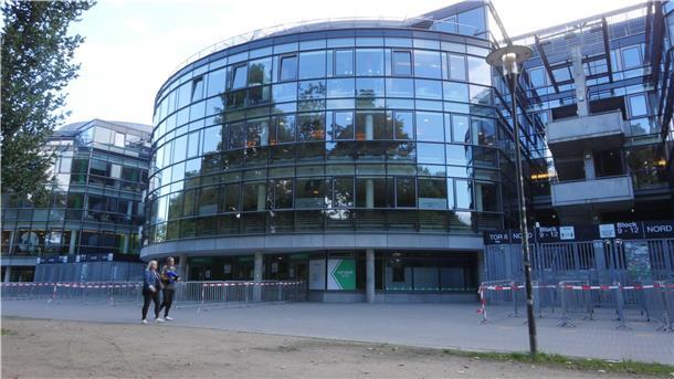 Ein Gebäude.