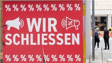 Keine guten Zeiten für Unternehmer: Immer mehr Firmen in Deutschland droht Experten zufolge wegen schwächelnder Konjunktur und steigender Kosten die Insolvenz.
