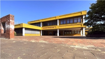 Keine Menschenseele vor Ort: Aufgrund eines am Mittwochabend eingegangenen Drohschreibens blieben das Bremervörder Gymnasium und die Berufsbildenden Schulen nach den Sommerferien geschlossen.