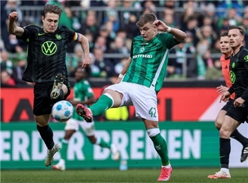 Keke Topp spielt aktuell beim SV Werder Bremen und ist derzeit der bekannteste junge Fußballer aus der Region, der Karriere im Profi-Fußball macht.