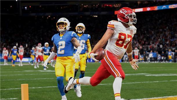 Kein Sieg und keine Swift: Chiefs patzen zum NFL-Start Kelce hatte einen schönen Touchdown, ansonsten aber nicht viel Grund zum Jubeln.