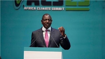 Kenias Präsident William Ruto spricht während des Afrikanischen Klimagipfels.