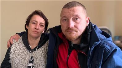 Kerstin und Sebastian sind zwei von Dutzenden von Obdachlosen in Bremerhaven. Sie versuchen, wieder sesshaft zu werden. Tagtäglich stoßen sie dabei an ihre Grenzen. Nicht aufzugeben kostet die beiden all ihre Kraft.