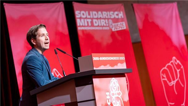 Kevin Kühnert, Generalsekretär der SPD, spricht beim Bundeskongress der Jungsozialisten.