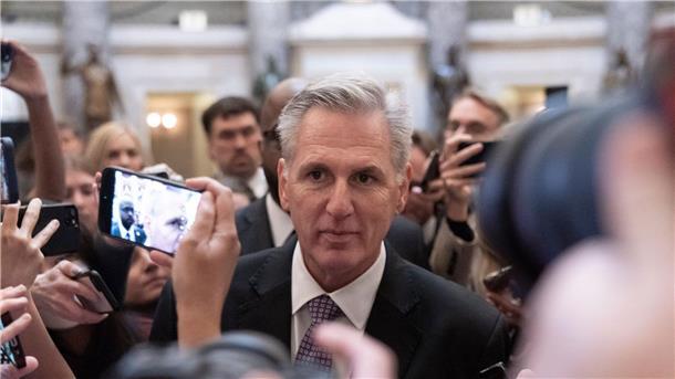 Kevin McCarthy auf dem Weg zum Plenarsaal.