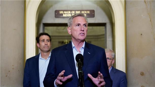 Biden und McCarthy erreichen Durchbruch in US-Schuldenstreit Kevin McCarthy, Sprecher des Repräsentantenhauses, spricht zu den Journalisten.