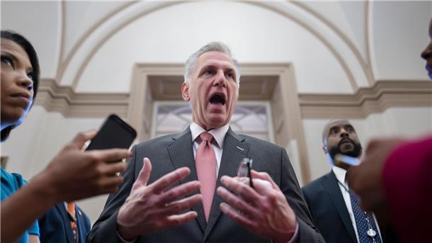 Bericht: Im US-Schuldenstreit soll sich Einigung abzeichnen Kevin McCarthy, Sprecher des US-Repräsentantenhauses, äußert sich zu den Verhandlungen zur Schuldengrenze.