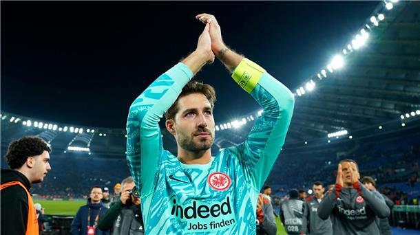 Vor Königsklassenstart: Eintracht verabschiedet Trapp Kevin Trapp wird von Eintracht Frankfurt vor dem Champions-League-Spiel gegen Galatasaray Istanbul feierlich verabschiedet.