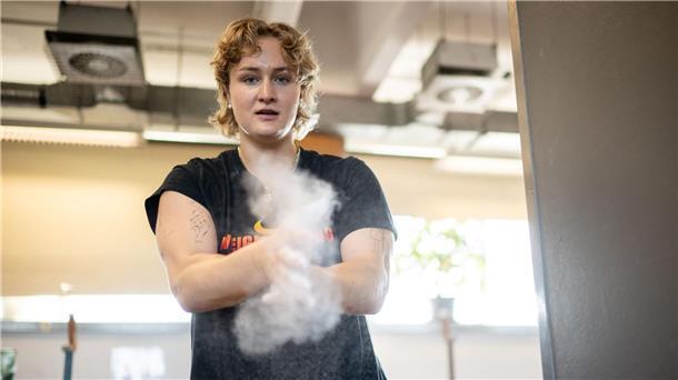 Von der Piste zur Hantel: Deutsches Gewichtheben im Aufbruch Kiara Klug bejubelte bei der EM ihre ersten großen Erfolge als Gewichtheberin.