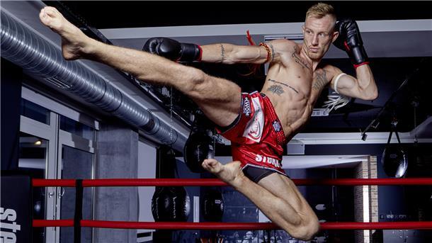 Kickboxer Pascal Schroth aus Bremerhaven steigt ein letztes Mal in den Ring - und will sich mit einem Knall verabschieden.