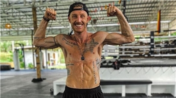 Kickboxer Pascal Schroth aus Bremerhaven will am Samstag seinen WM-Titel verteidigen.
