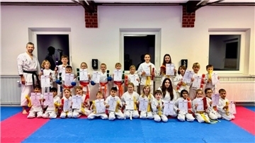 Kids des TSV Bederkesa bestehen erfolgreich Karate-Prüfung.