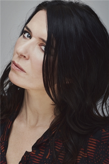 Porträtaufnahme von Kira Skov.