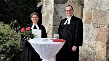 Kirchenkreis-Superintendent Albrecht Preisler hatte Anja Niehoff offiziell in ihr Amt als Pastorin eingeführt. Am Sonntag wird er sie auch feierlich verabschieden.
