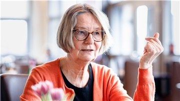 Kirsten Boie, früher Lehrerin, hat nichts dagegen, wenn ihr Buch in der Schule genutzt wird, denn es führt Jugendliche in das Schicksal Gleichaltriger in der Nazi-Zeit.
