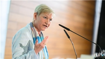 Kirsten Fehrs, Vorsitzende des Rates der EKD, spricht bei einer Pressekonferenz zur Vorstellung einer Studie zum Missbrauch in der evangelischen Kirche.