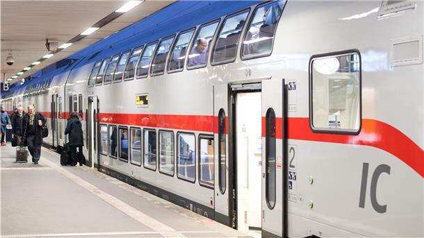 Ein IC 2 der Deutschen Bahn, hier in Hannover, soll ab Dezember auch Bremerhaven anfahren.